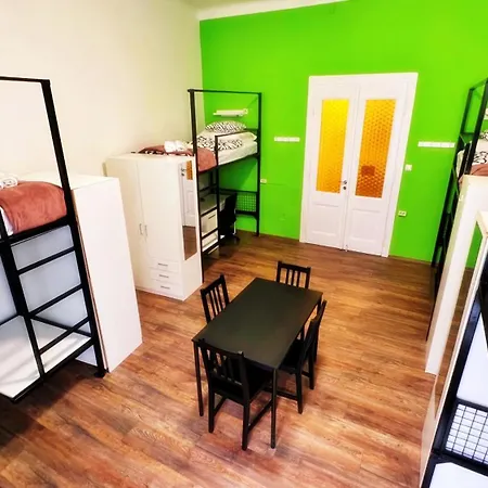 Bebudgetrooms Хостел *