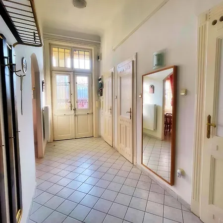 Budget Hostel *