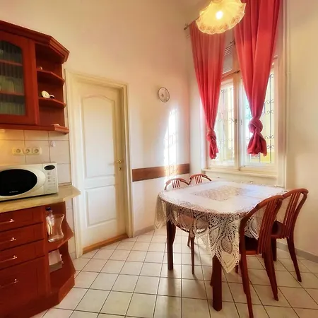 Budget Hostel *