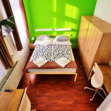 Bebudgetrooms Хостел *