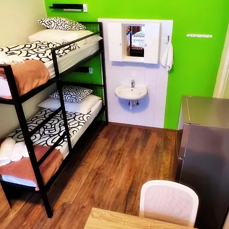 Bebudgetrooms Хостел *