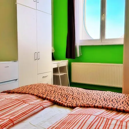 Hostel Budget *