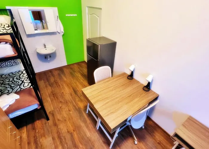 Vandrerhjem Budget *